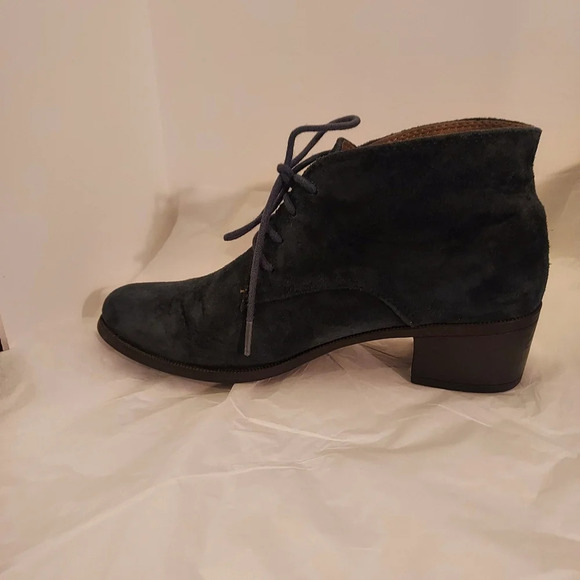 White Mountain "Seneca" Leather/Suede Navy Blue Bootie in Size 8.5 M - Picture 3 of 11